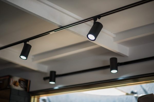 ( Đèn rọi ray LED mang lại nhiều ưu điểm nổi bật nên được nhiều khách hàng ưa chuộng )